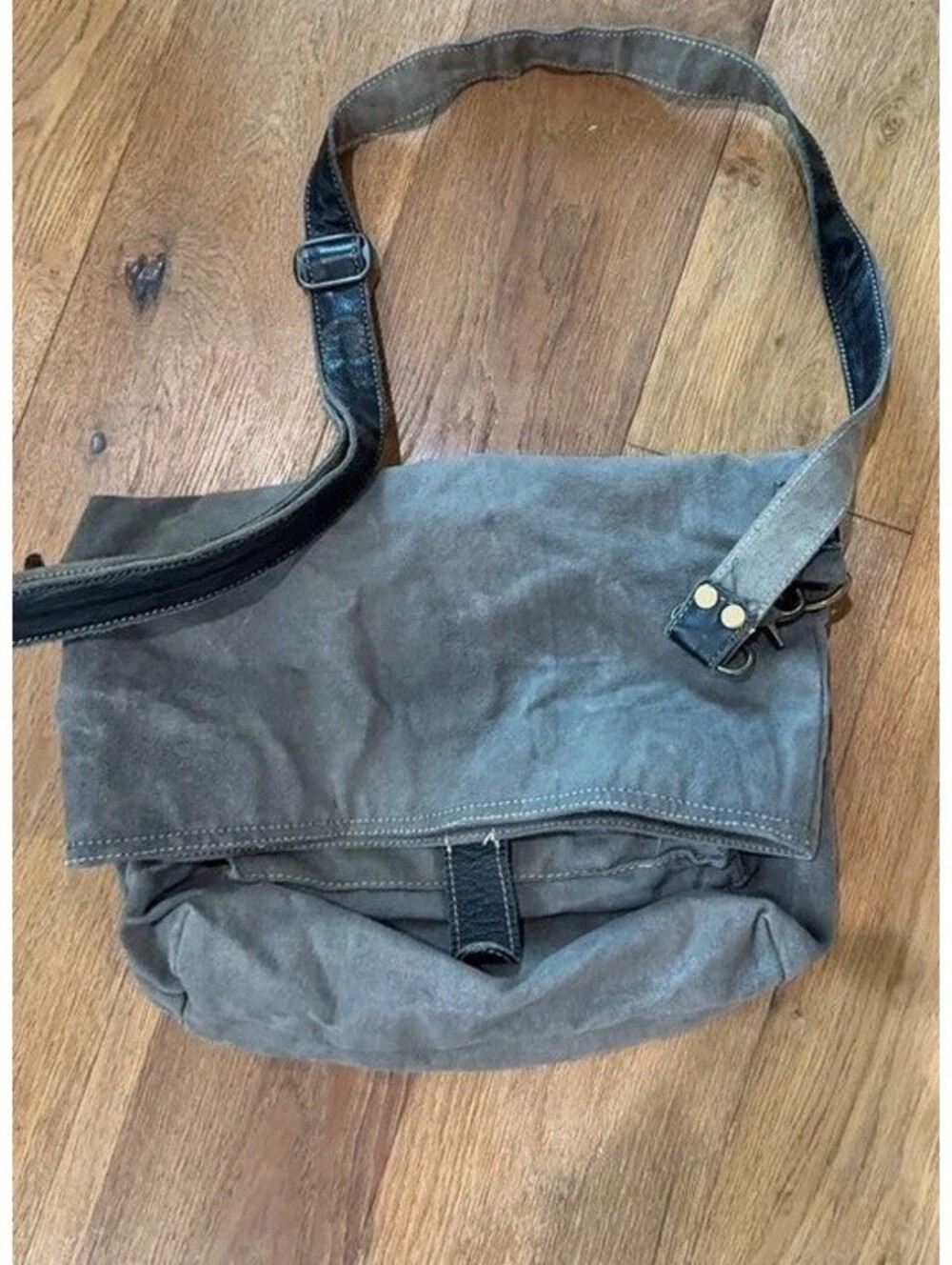 Old Howard Canvas Shoulder Bag